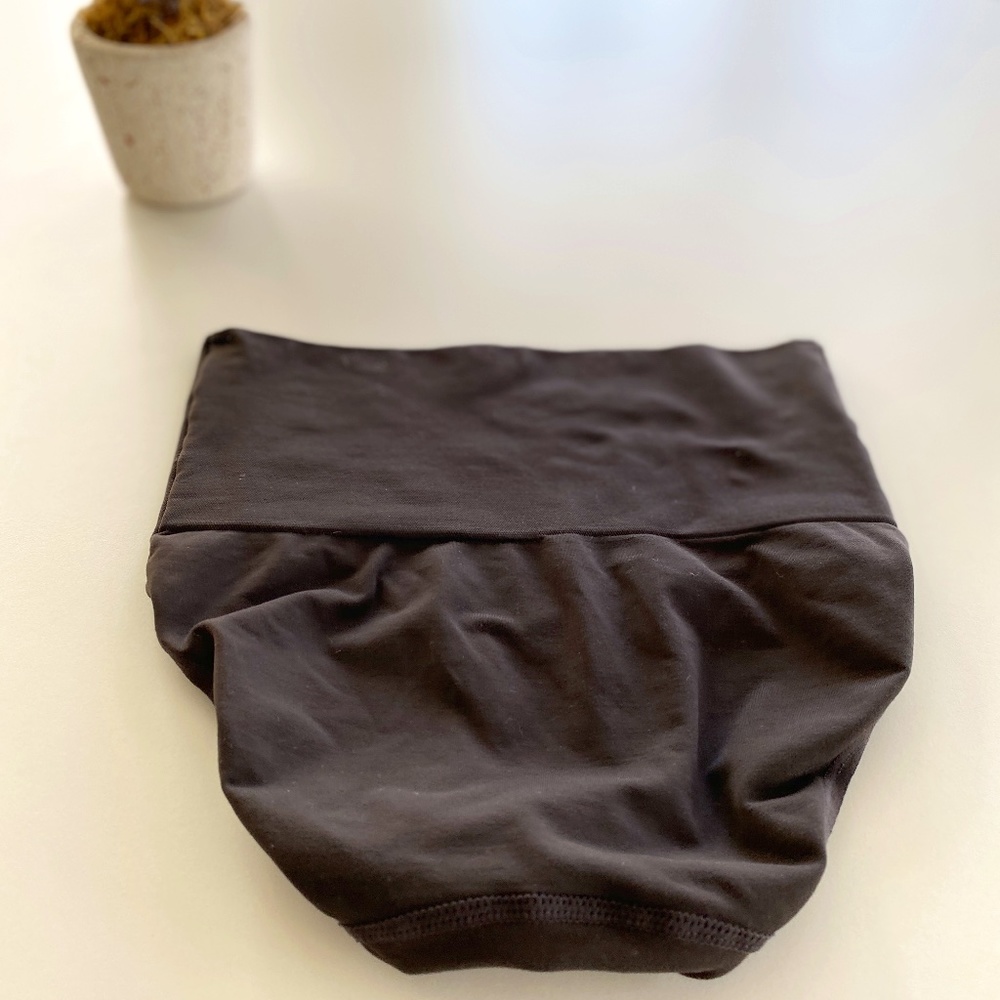 SKIMS Butter Collection Smoothing Brief - Picture 3 of 3